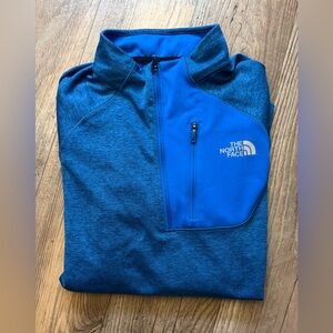 The North Face Men Blue FlashDry 1/4 zip Pullover. Size Medium